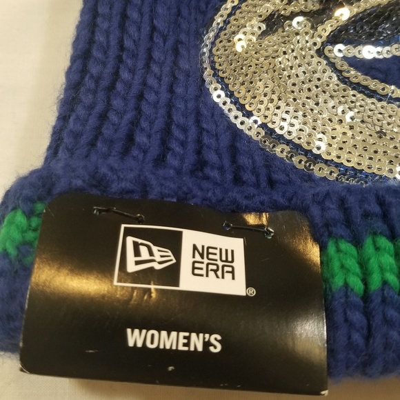 New Era NHL Vancouver Canucks Beanie - Picture 2 of 4